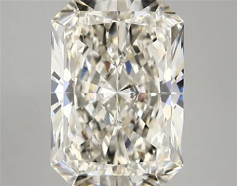 5.01ct Radiant Lab Grown Diamond (Colour G, Clarity VVS2, IGI Certified)
