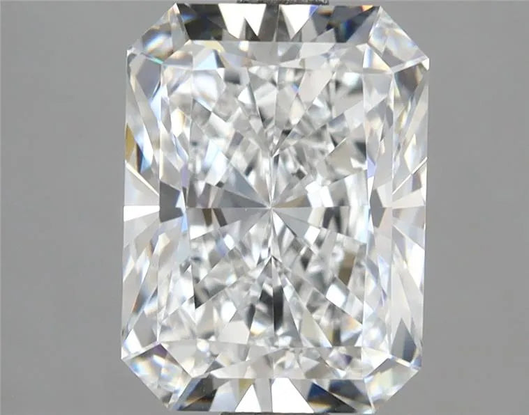 3.52ct Radiant Lab Grown Diamond (Colour E, Clarity VVS2, IGI Certified)