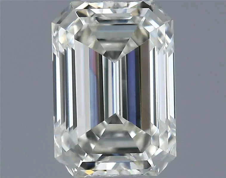 0.44ct Emerald Natural Diamond (Colour J, Clarity VVS1, GIA Certified)