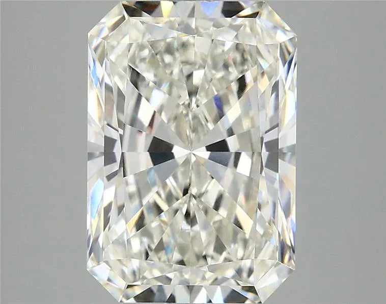 4.09ct Radiant Lab Grown Diamond (Colour G, Clarity VVS2, IGI Certified)