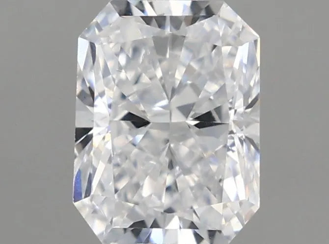 0.41ct Radiant Lab Grown Diamond (Colour E, Clarity VVS2, IGI Certified)