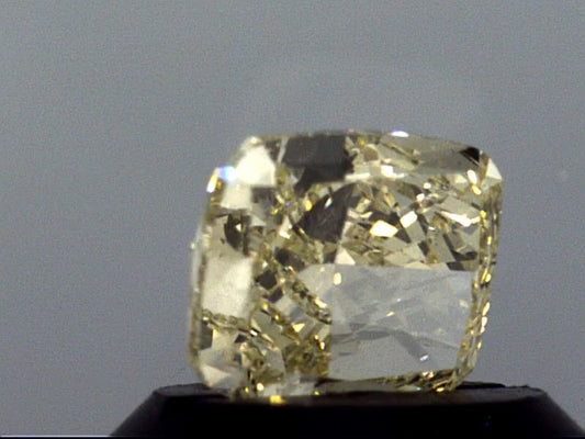 Cushion brilliant 0.5ct Fancy Yellow VS1 GD VG None